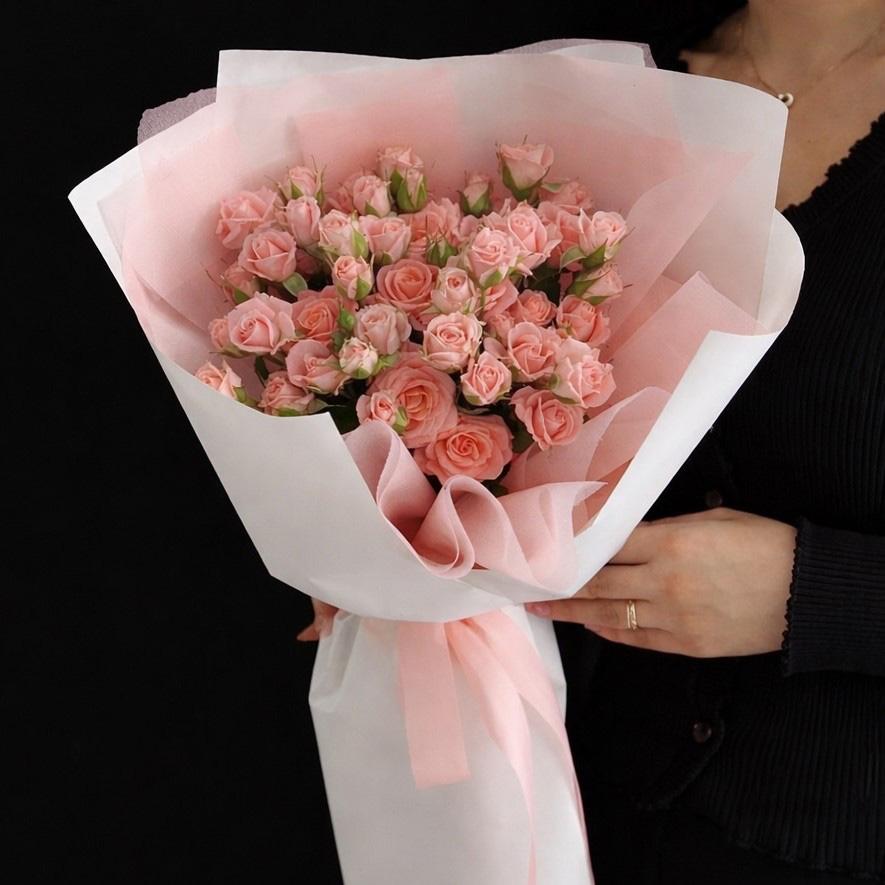 9 кустовых розовых роз