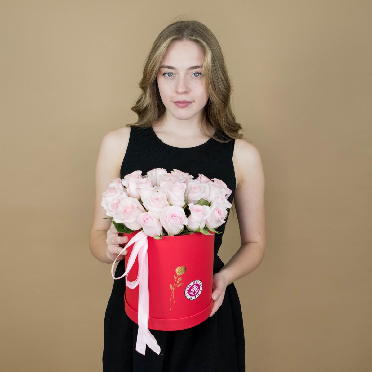 Розы розовые в шляпной коробке код товара  96e
